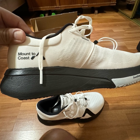Mountain to Coast R1, White/Black 9.5 Men’s Running shoes - Picture 11 of 16